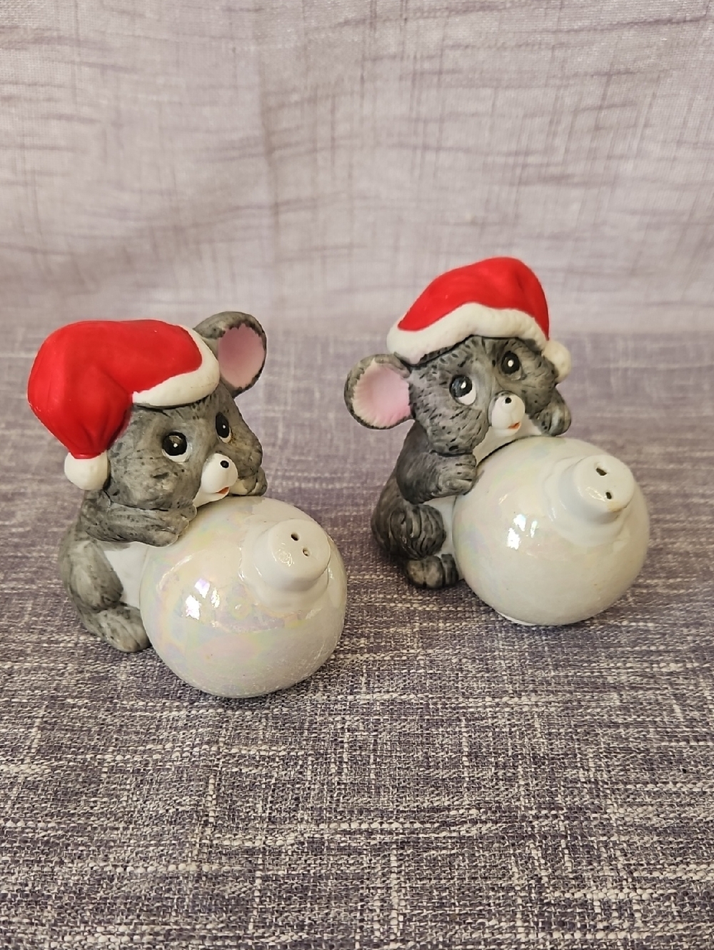1986 Vintage Mouse Holiday Salt and Pepper Shakers
